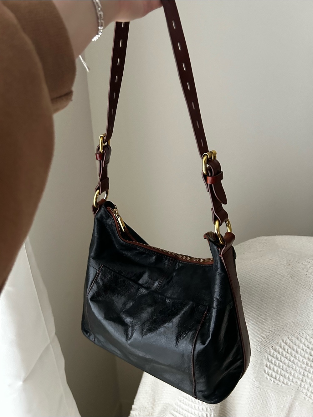 Hobo the Original Genuine Leather shoulder bag - black with brown details